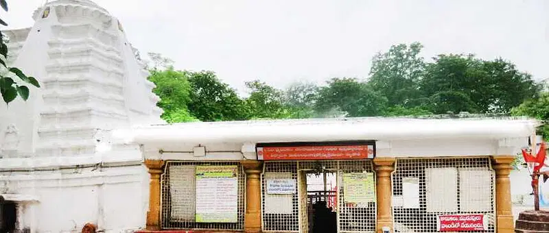 https://avathioutdoors.gumlet.io/travelGuide/dev/adilabad_P9627.jpg