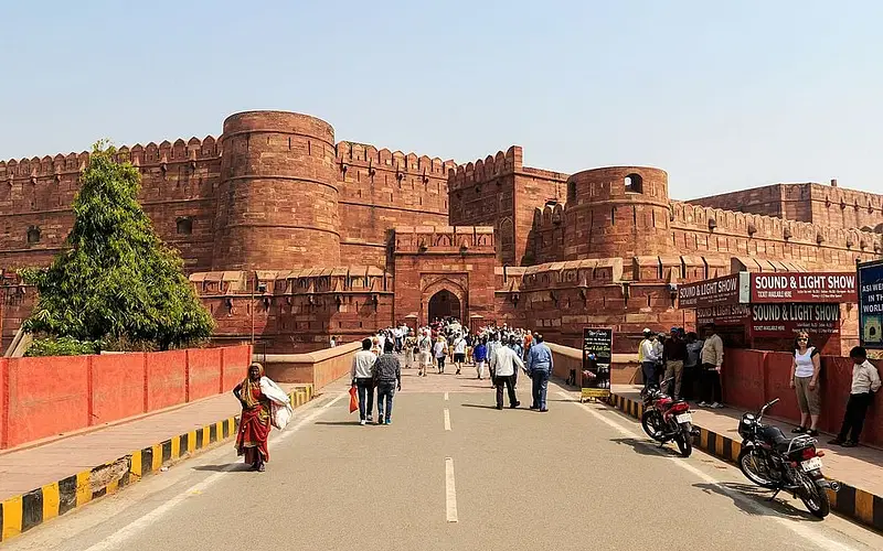 https://avathioutdoors.gumlet.io/travelGuide/dev/agra_P5751.jpg