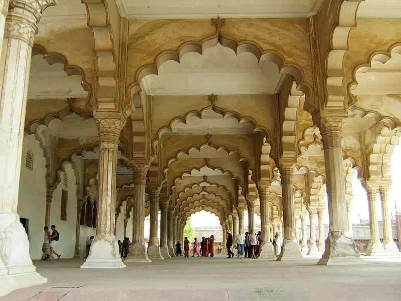 https://avathioutdoors.gumlet.io/travelGuide/dev/agra_P7303.jpg