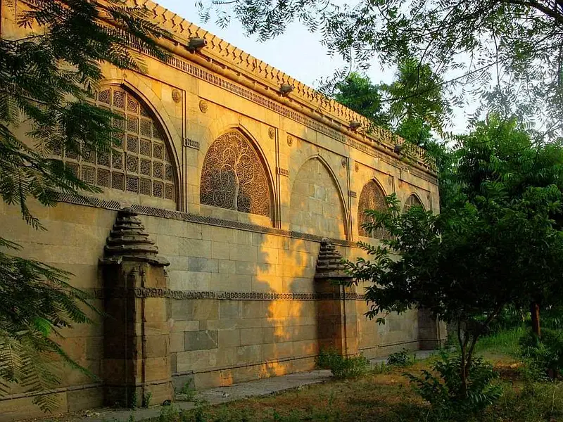 Explore Sidi Saiyyed Mosque