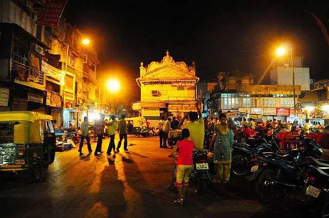 Explore Manek Chowk