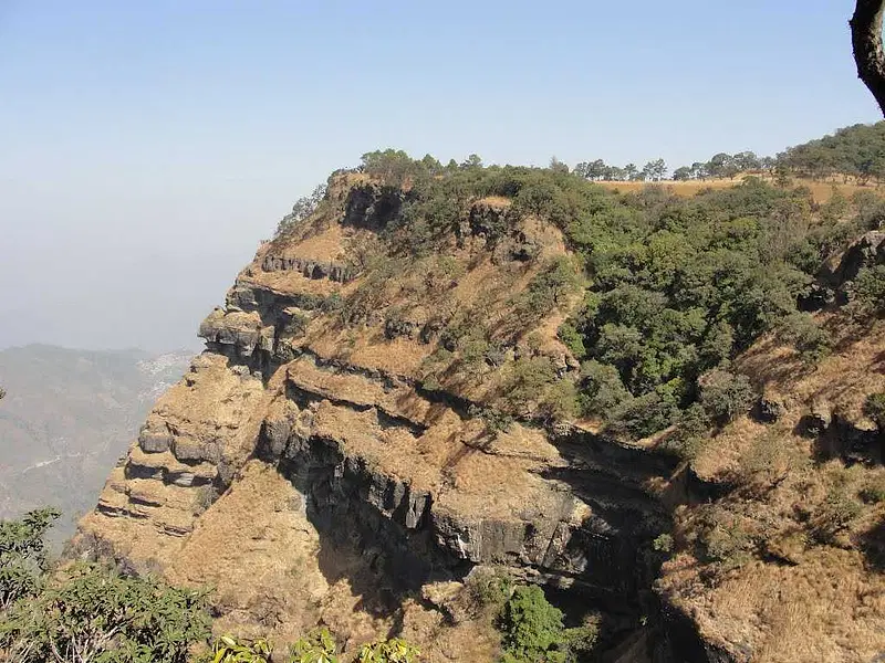 https://avathioutdoors.gumlet.io/travelGuide/dev/aizawl_P6229.jpg