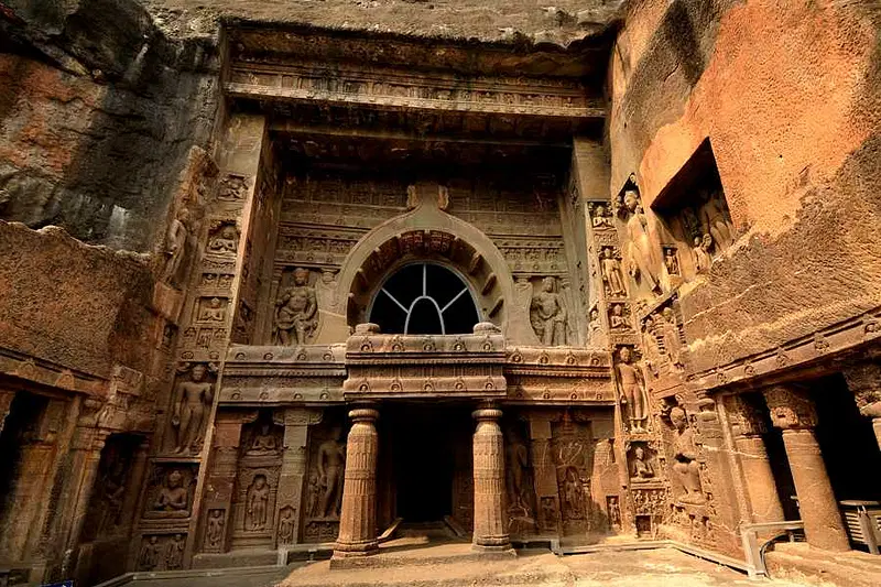 https://avathioutdoors.gumlet.io/travelGuide/dev/ajanta-and-ellora-caves_P4667.jpg