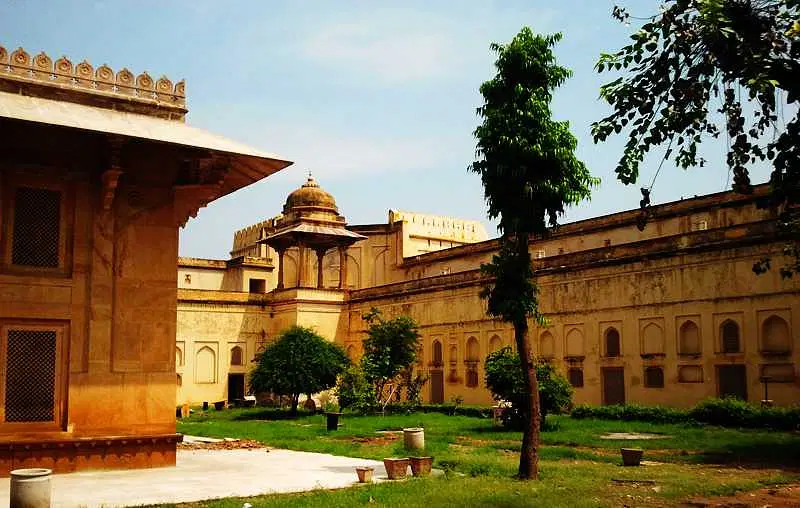 Explore Akbar's Palace