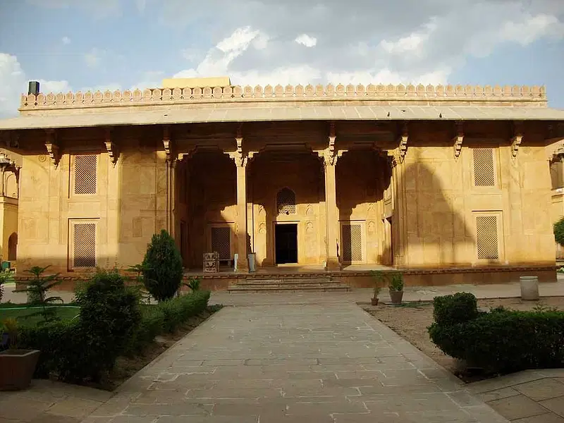 https://avathioutdoors.gumlet.io/travelGuide/dev/ajmer_P1501.jpg