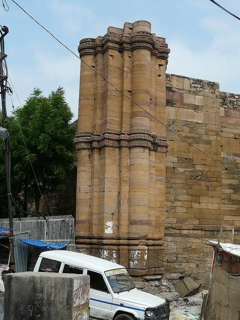 https://avathioutdoors.gumlet.io/travelGuide/dev/ajmer_P9908.jpg