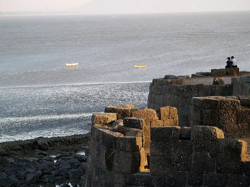 https://avathioutdoors.gumlet.io/travelGuide/dev/alibag_P3483.jpg