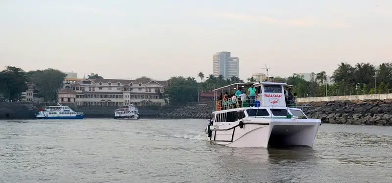 https://avathioutdoors.gumlet.io/travelGuide/dev/alibag_P8686.jpg