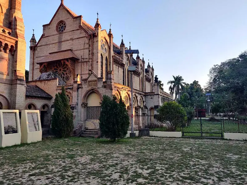 https://avathioutdoors.gumlet.io/travelGuide/dev/allahabad_P6889.jpg