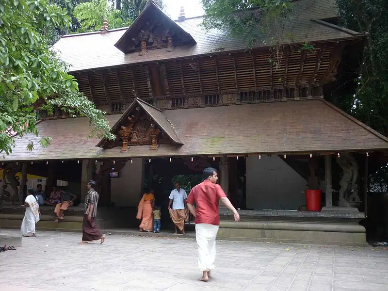 https://avathioutdoors.gumlet.io/travelGuide/dev/alleppey_P5829.jpg