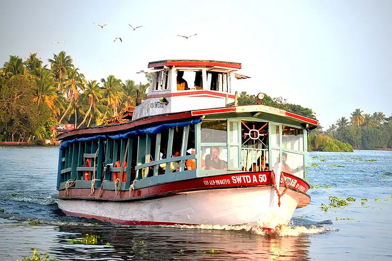 https://avathioutdoors.gumlet.io/travelGuide/dev/alleppey_P9050.jpg