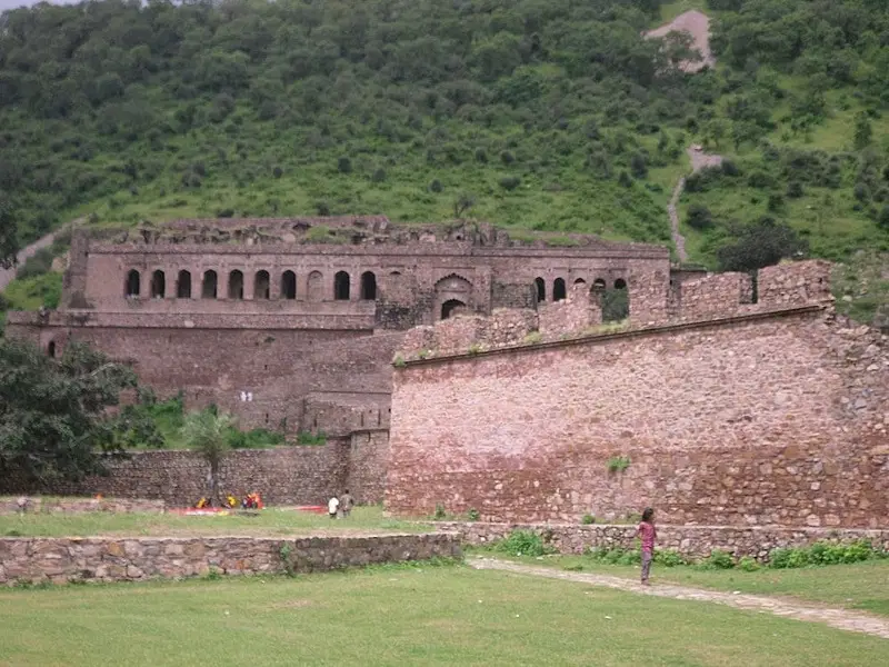 https://avathioutdoors.gumlet.io/travelGuide/dev/alwar_P5879.jpg