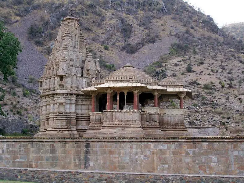Explore the Haunted Bhangarh Fort