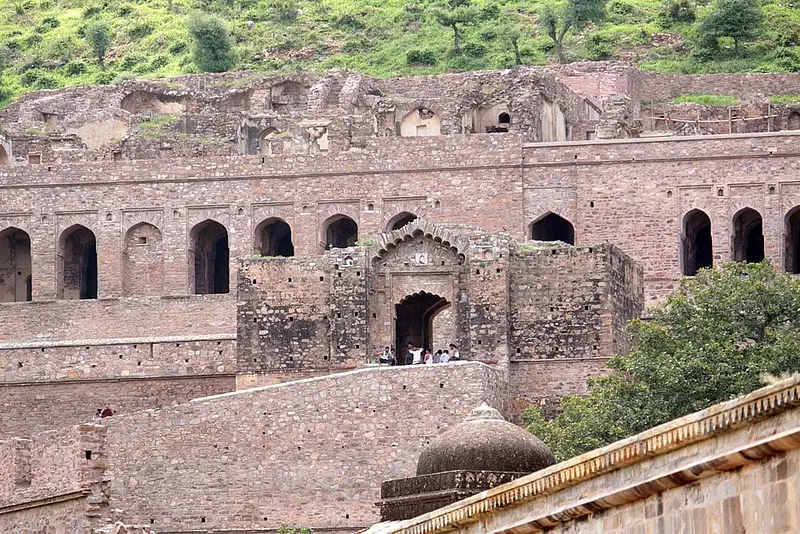 https://avathioutdoors.gumlet.io/travelGuide/dev/alwar_P9341.jpg