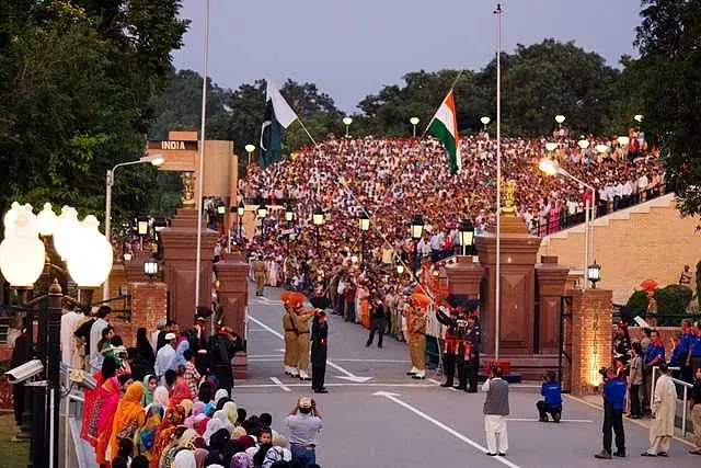 https://avathioutdoors.gumlet.io/travelGuide/dev/amritsar_P3320.jpg