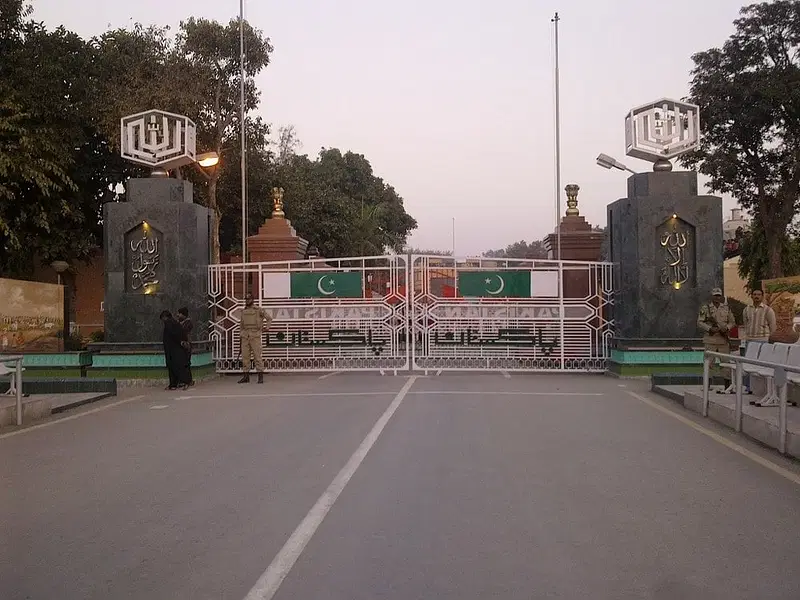 https://avathioutdoors.gumlet.io/travelGuide/dev/amritsar_P3952.jpg