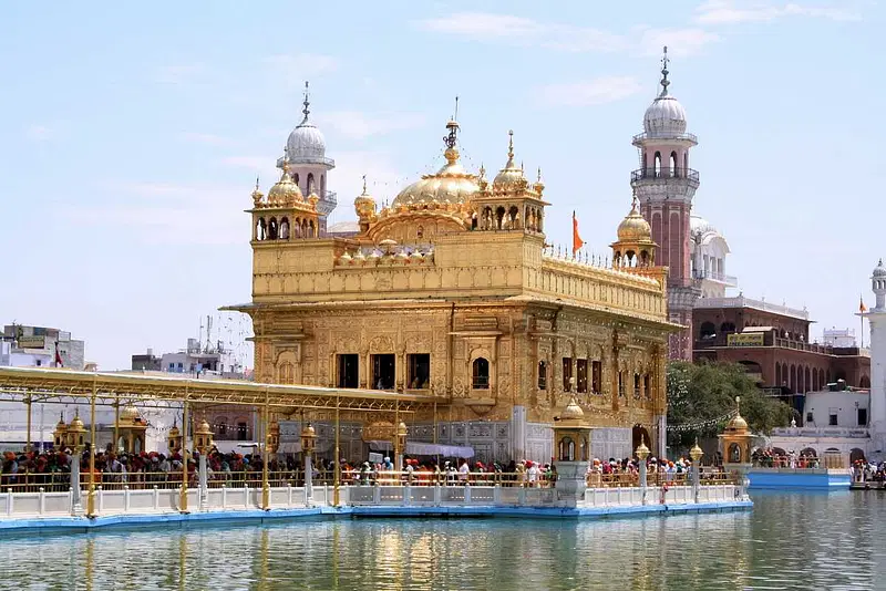 https://avathioutdoors.gumlet.io/travelGuide/dev/amritsar_P6918.jpg