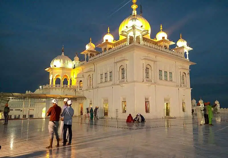 https://avathioutdoors.gumlet.io/travelGuide/dev/anandpur-sahib26128.jpg