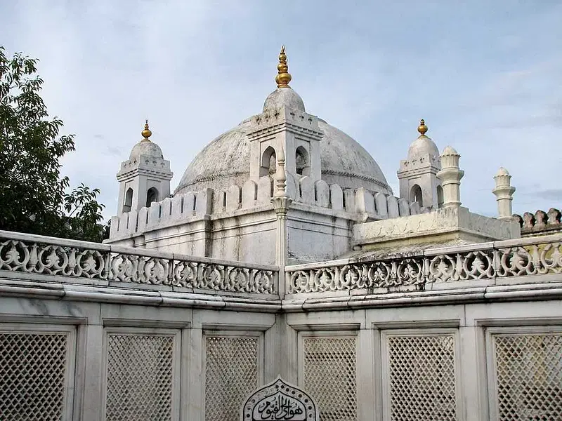 Visit the Dargah of Pir Ismail in Aurangabad