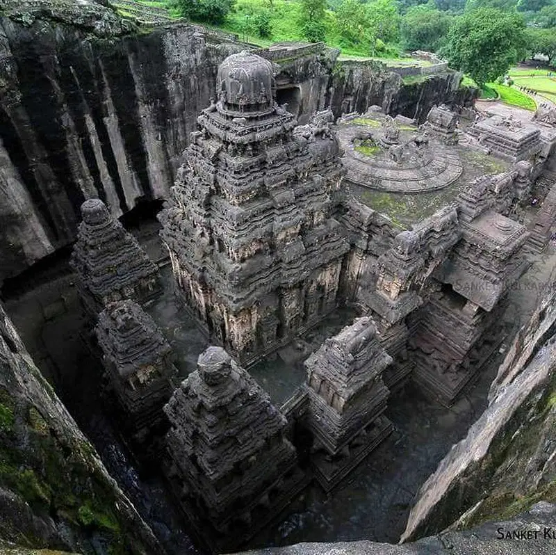 https://avathioutdoors.gumlet.io/travelGuide/dev/aurangabad_P7009.jpg