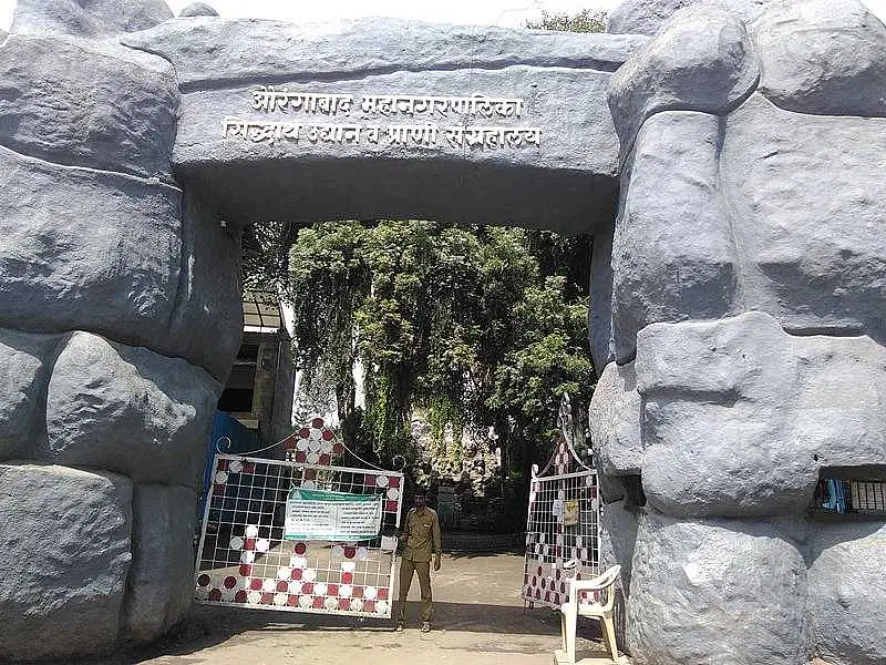 https://avathioutdoors.gumlet.io/travelGuide/dev/aurangabad_P7706.jpg