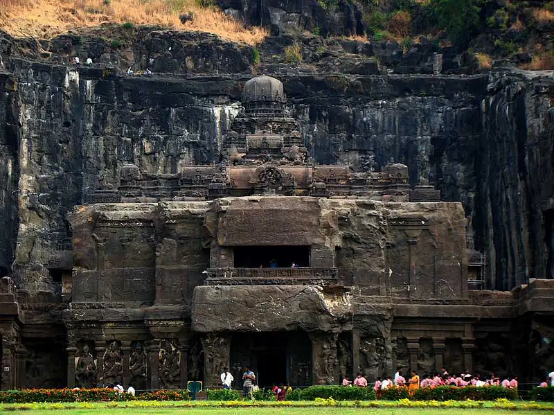 https://avathioutdoors.gumlet.io/travelGuide/dev/aurangabad_P8492.jpg