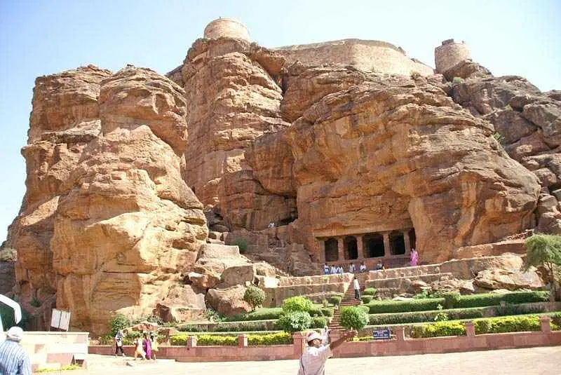 https://avathioutdoors.gumlet.io/travelGuide/dev/badami31975.jpg