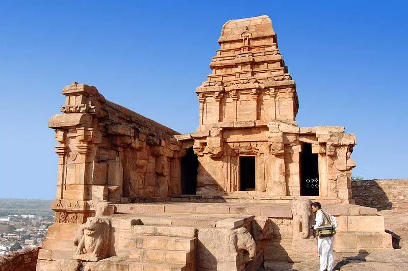 https://avathioutdoors.gumlet.io/travelGuide/dev/badami48958.jpg