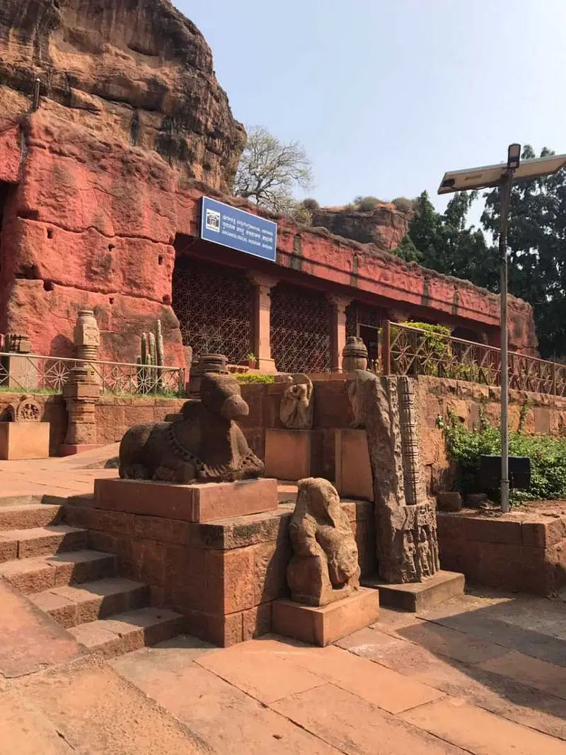 https://avathioutdoors.gumlet.io/travelGuide/dev/badami_P2641.jpg