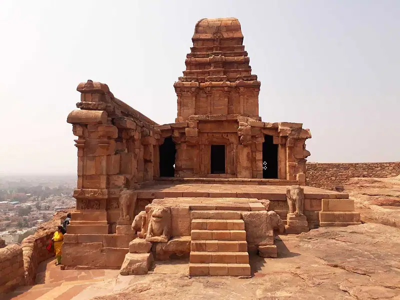 https://avathioutdoors.gumlet.io/travelGuide/dev/badami_P5144.jpg