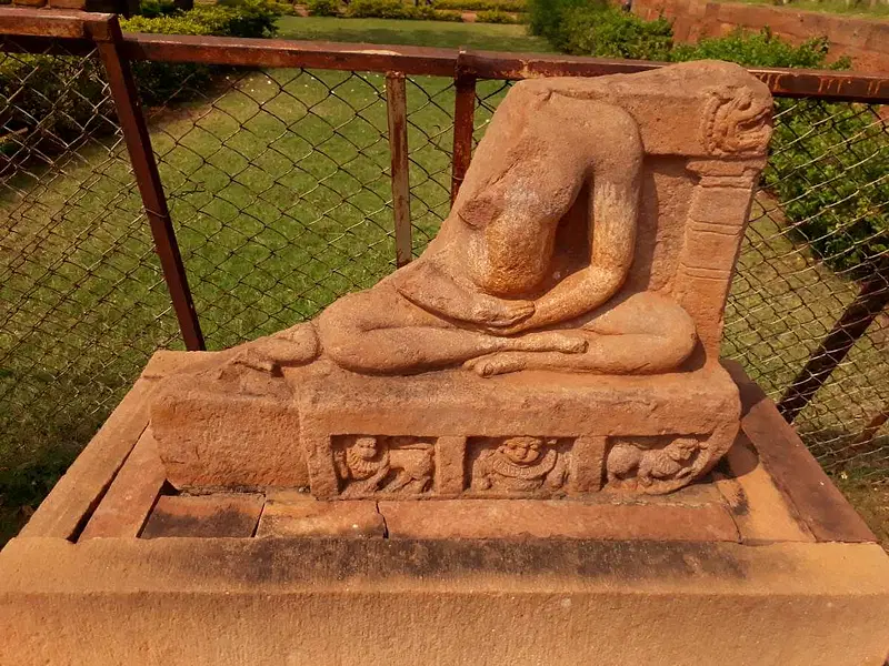 https://avathioutdoors.gumlet.io/travelGuide/dev/badami_P5472.jpg