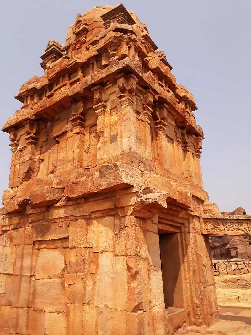 https://avathioutdoors.gumlet.io/travelGuide/dev/badami_P6760.jpg
