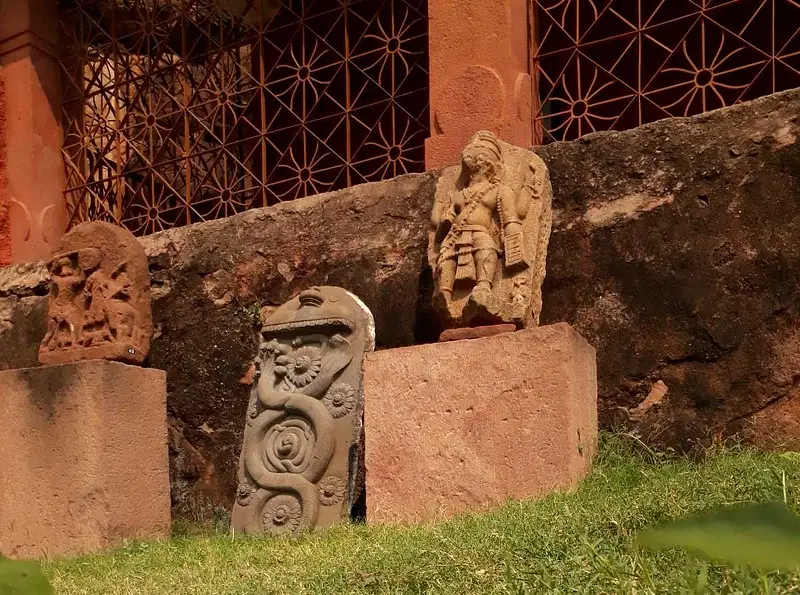 https://avathioutdoors.gumlet.io/travelGuide/dev/badami_P9088.jpg