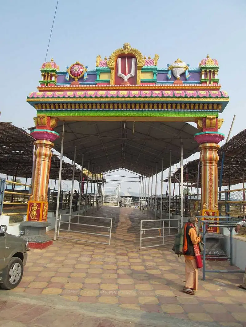 https://avathioutdoors.gumlet.io/travelGuide/dev/bhadrachalam_P4534.jpg