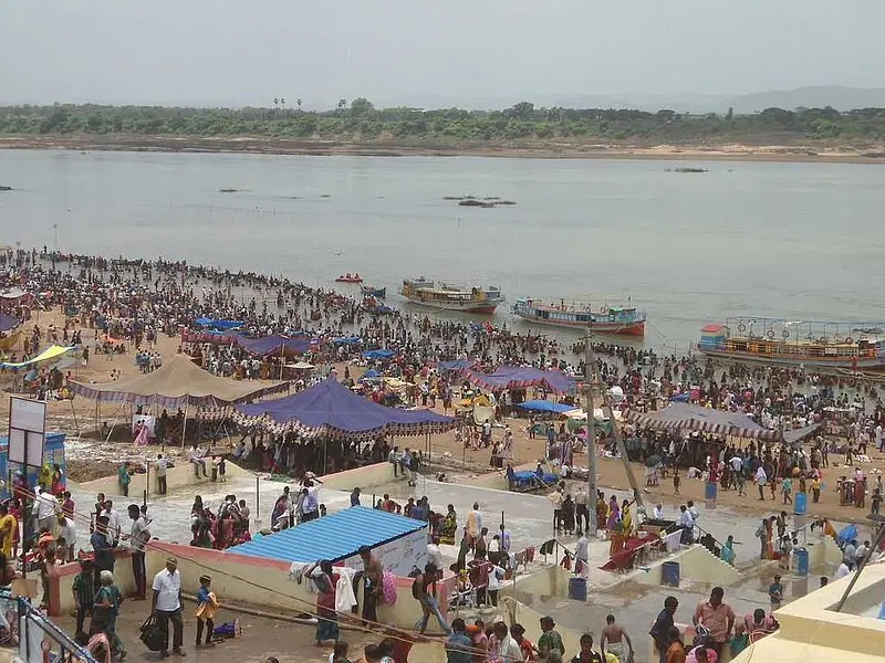 https://avathioutdoors.gumlet.io/travelGuide/dev/bhadrachalam_P6702.jpg