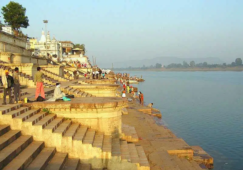 https://avathioutdoors.gumlet.io/travelGuide/dev/bhimbetka_P5016.jpg
