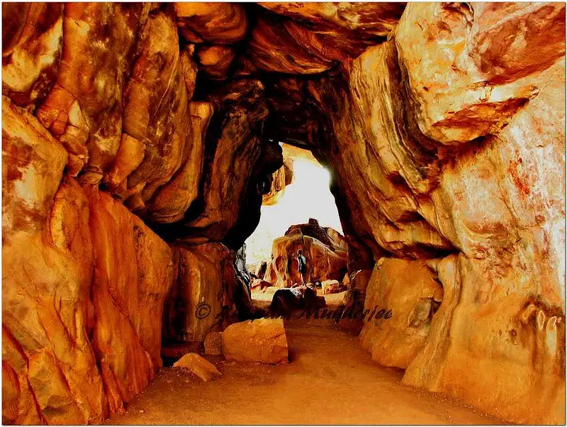 https://avathioutdoors.gumlet.io/travelGuide/dev/bhimbetka_P9575.jpg