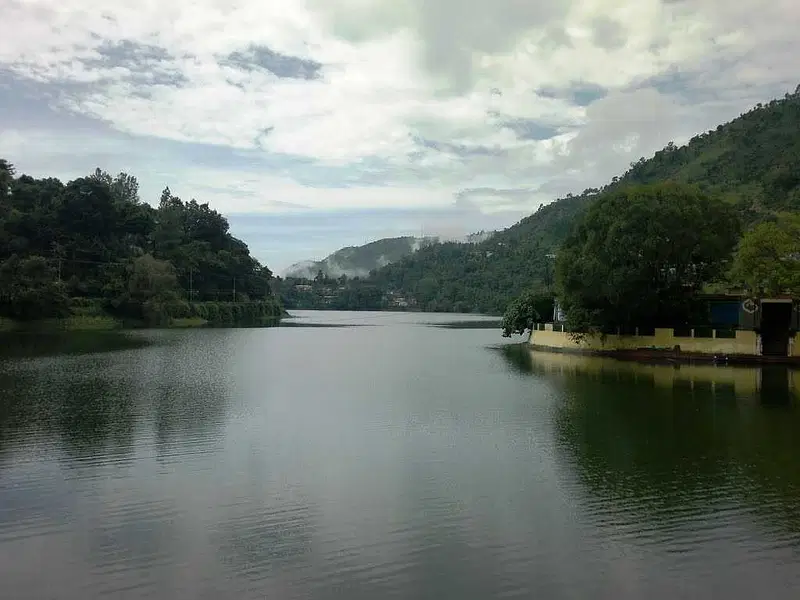 https://avathioutdoors.gumlet.io/travelGuide/dev/bhimtal53265.jpg