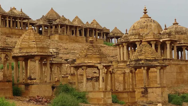 Explore the Royal Cenotaphs