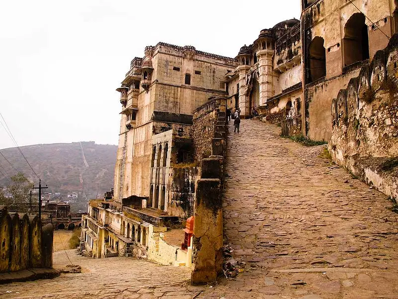 https://avathioutdoors.gumlet.io/travelGuide/dev/bundi_P3031.jpg