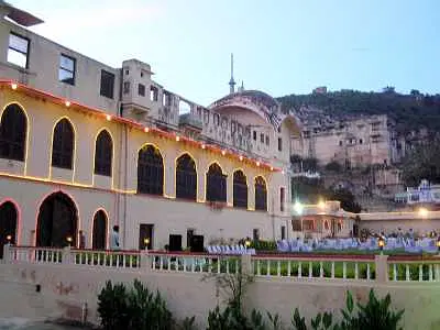 https://avathioutdoors.gumlet.io/travelGuide/dev/bundi_P3965.jpg