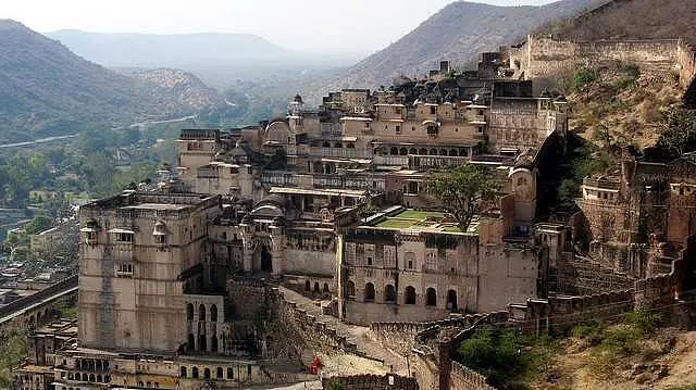 https://avathioutdoors.gumlet.io/travelGuide/dev/bundi_P6222.jpg
