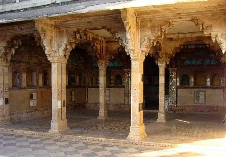 Explore Phool Mahal Palace