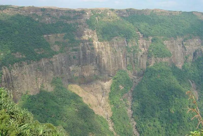 https://avathioutdoors.gumlet.io/travelGuide/dev/cherrapunjee_P2662.jpg