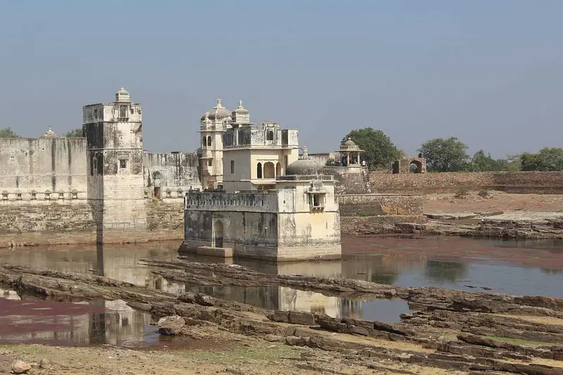 https://avathioutdoors.gumlet.io/travelGuide/dev/chittorgarh_P4785.jpg