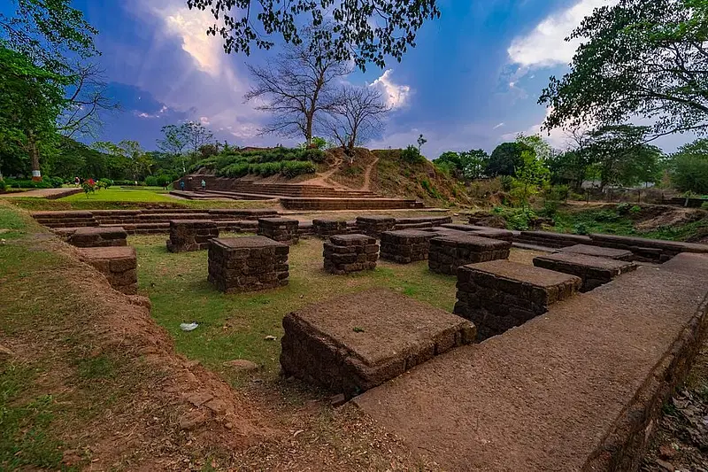https://avathioutdoors.gumlet.io/travelGuide/dev/cuttack_P5465.jpg