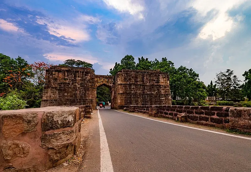 https://avathioutdoors.gumlet.io/travelGuide/dev/cuttack_P9622.jpg