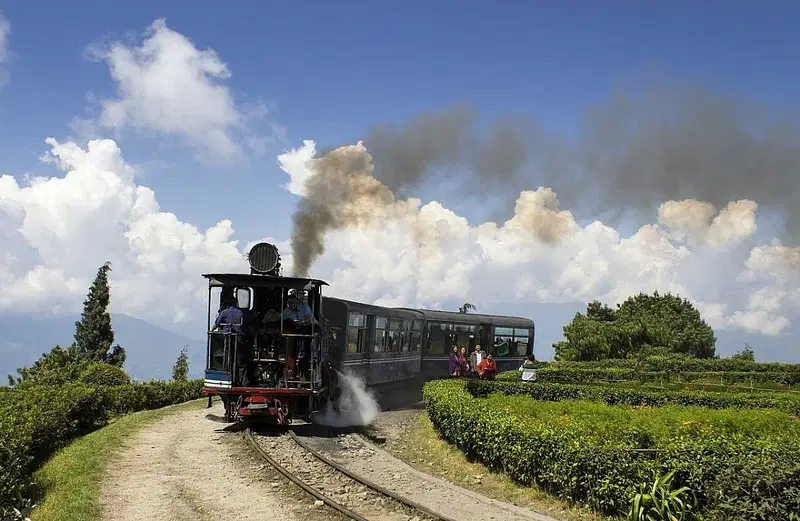 https://avathioutdoors.gumlet.io/travelGuide/dev/darjeeling99344.jpg