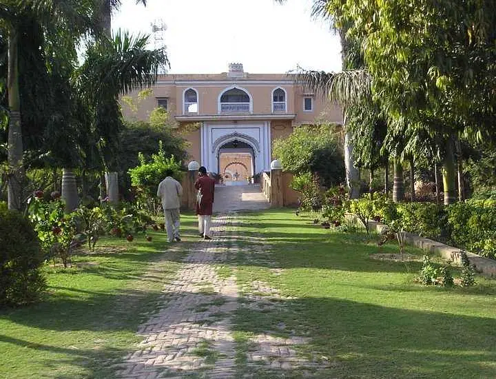 https://avathioutdoors.gumlet.io/travelGuide/dev/delhi_P4612.jpg