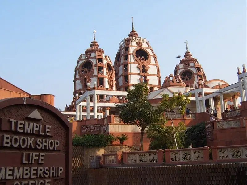 https://avathioutdoors.gumlet.io/travelGuide/dev/delhi_P9623.jpg